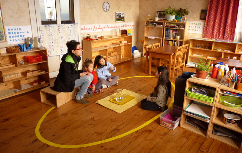 Caminar Sobre La Linea Montessori Del Bosque